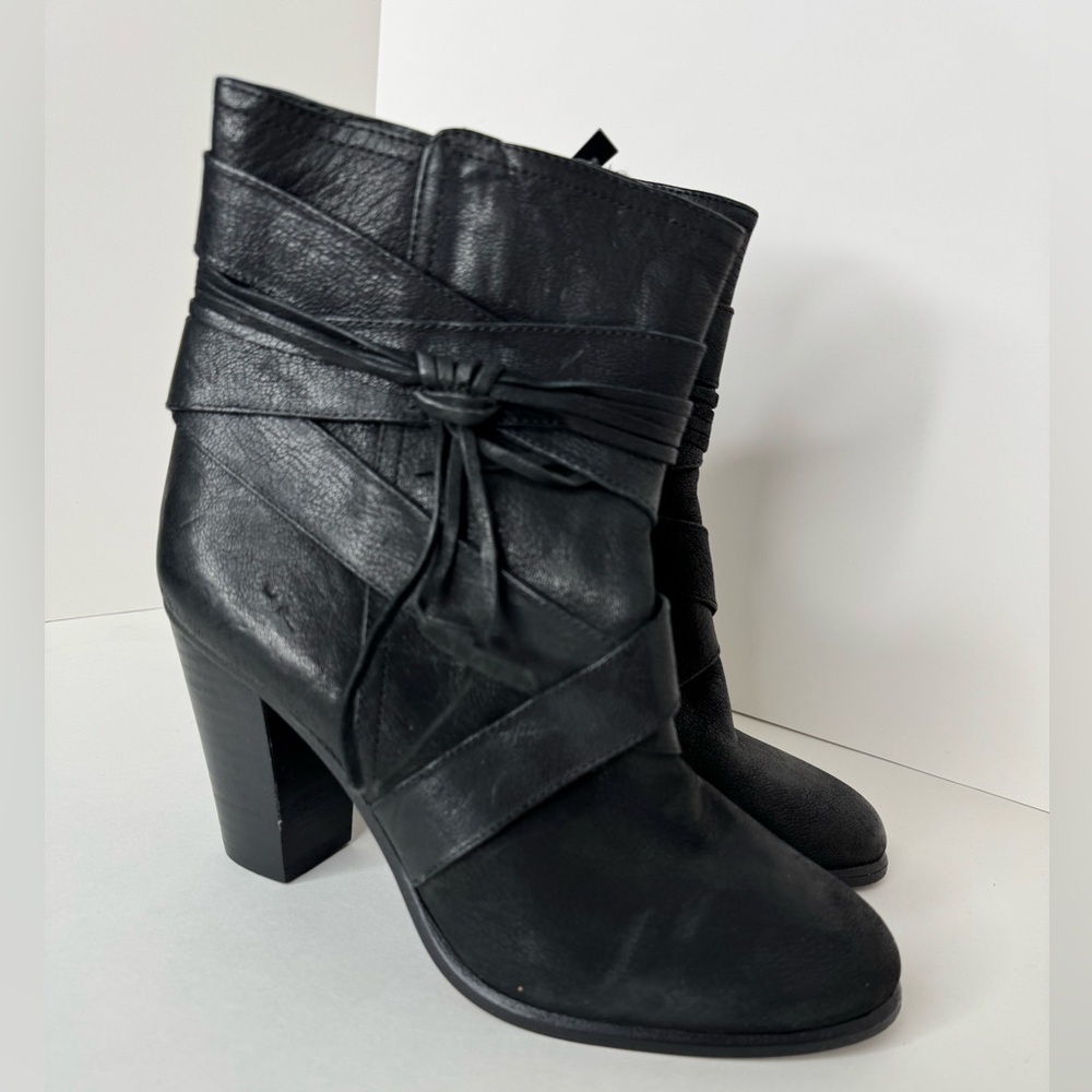 Vince Camuto Women's 7.5 Black Leather Ferrah Black Heel Booties Wrap Fringe